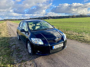 Toyota Auris 1.6 91kW 2008 (2 foto / 11)