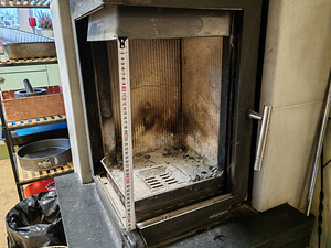 Kamina metallukse klaasi paigaldus (1 foto / 1)