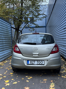 Opel Corsa (8 фото из 11)