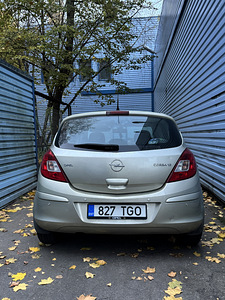 Opel Corsa (9 фото из 11)