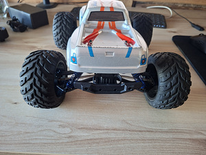 Electric offroad monstertruck 2.4GHz puldiauto (4 foto / 10)