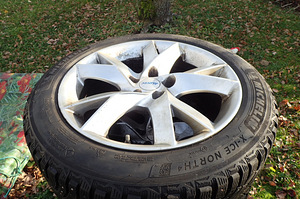 Talverehvid/naelrehvid velgedel, kasutatud 225/50 R18 (2 foto / 4)