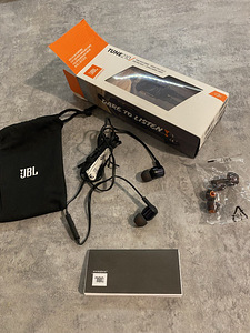 JBL juhtmega kõrvaklapid mustad (2 foto / 6)