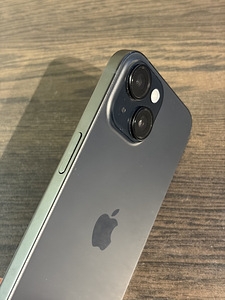 Apple iPhone 15 256Gb (2 foto / 4)