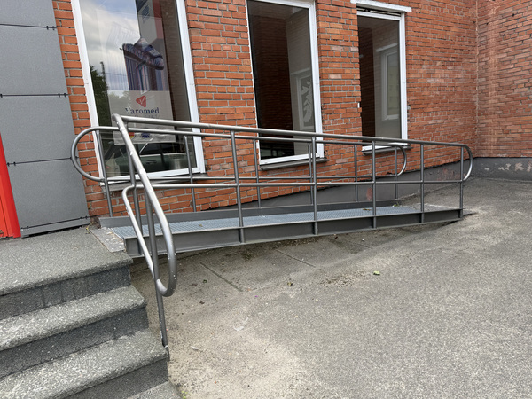 Kaldtee (pandus) koos käepidemetega