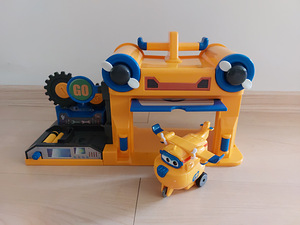Super Wings, Donnie garaaz (1 foto / 5)