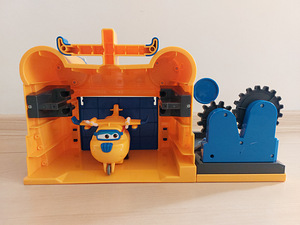 Super Wings, Donnie garaaz (3 foto / 5)
