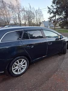 Toyota Avensis (3 foto / 9)