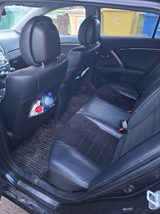 Toyota Avensis (7 foto / 9)