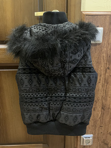 Soe vest kapuutsiga uus (3 foto / 3)