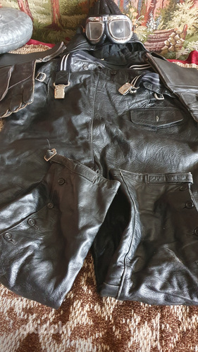 Старинный кожаный комплект (фото #1)