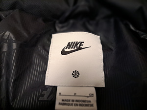Nike куртка/Nike пуховик (3 фото из 3)