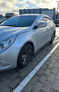 Hyundai Sonata 2013 (7 foto / 9)