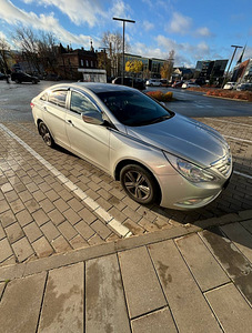 Hyundai Sonata 2013 (8 foto / 9)