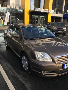 Toyota Avensis (2 foto / 12)