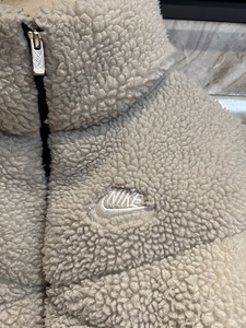 Nike Woman's Sportwear Therma-FIT Jacket (3 foto / 4)