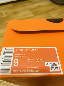 Кроссовки Nike (3 фото из 3)