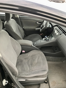 Toyota Prius (8 фото из 9)