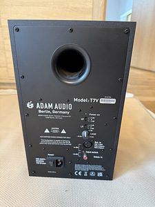Adam Audio T7V (2 фото из 3)