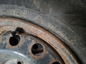 Peugeot/citroen 4x108 veljed koos naastrehvidega 175/65R14 (4 foto / 4)