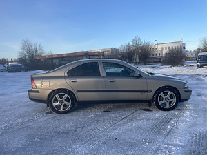 Volvo s60 (7 фото из 11)