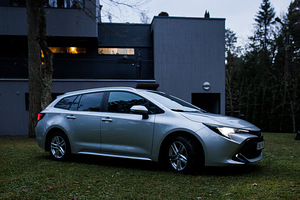 Toyota Corolla TS 1,2 Turbo Multidrive S Activ (3 foto / 10)