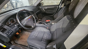 Volvo s60 2.4i CNG 103kw manuaal Varuosad ühest autost (6 foto / 6)