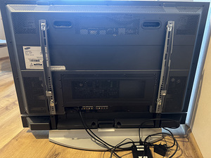 SAMSUNG (42”) 2005 (2 foto / 3)