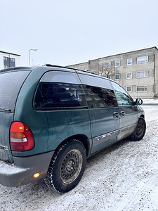 Chrysler Voyager (4 фото из 15)
