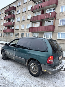 Chrysler Voyager (6 фото из 15)