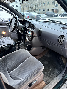 Chrysler Voyager (10 фото из 15)