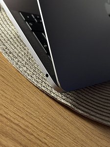 MacBook Pro 13-inch, 2019, Two Thunderbolt 3 ports (7 foto / 10)