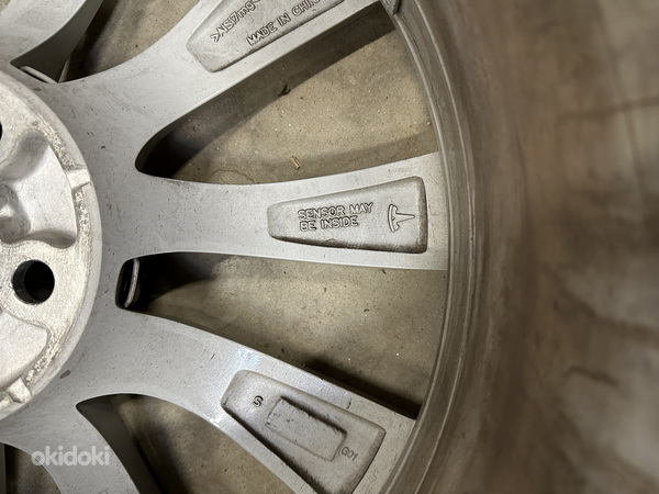 Tesla Model 3 Performance оригинальные диски R20 с шинами (фото #3)