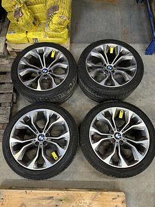 BMW X6, X5 оригинальные диски R20 с шинами (1 фото из 10)
