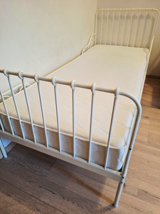 Ikea Minnen metallist voodi koos vahtmadratsiga 80×200 (2tk) (1 foto / 3)