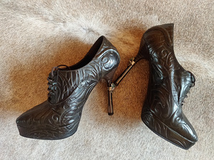 John Richmond size 38 (2 foto / 3)