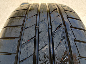 DUNLOP 245/50/R18 (2х 6-7MM, 2х 4,5-5MM) (1 foto / 4)