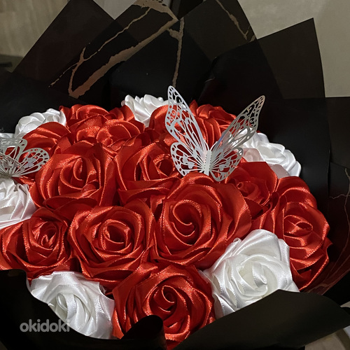Букет роз из атласных лент