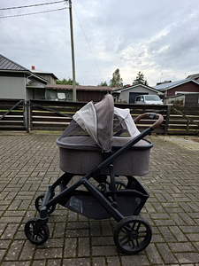 Komplekt kahest jalutuskärust ja turvatoolist (4 foto / 8)
