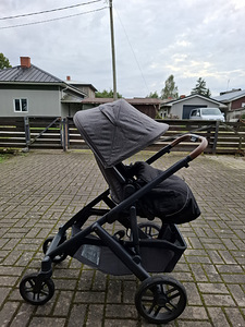 Komplekt kahest jalutuskärust ja turvatoolist (7 foto / 8)