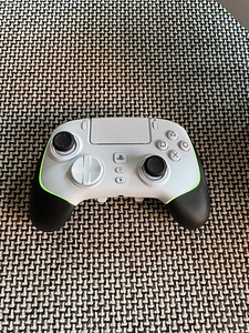 Контроллер Razer Wolverine v2 Pro White для PS5/ПК (4 фото из 6)