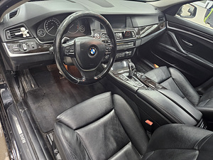 BMW F10 530. 2011 (9 foto / 13)
