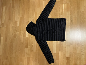 Guess куртка (3 фото из 3)