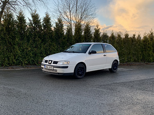 Seat Ibiza 2001 (2 фото из 3)
