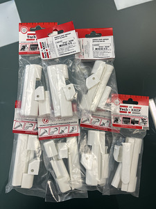 Komplekt dekoratiivkatteid PVC akende hingedele (1 foto / 2)