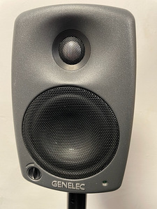 Студийные мониторы Genelec 8020 + напольные стойки (5 фото из 7)