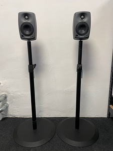 Студийные мониторы Genelec 8020 + напольные стойки (7 фото из 7)