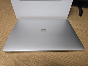 MacBook Air 13,3" Retina, M1, 2022, 256GB (4 foto / 5)