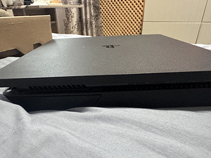 PlayStation 4 slim (3 foto / 8)