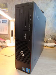 Fujitsu Esprimo 3.30GHz, 8GB RAM, HDD500GB (1 foto / 7)
